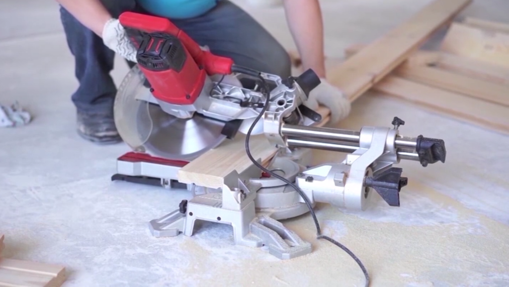 Hand & Power Tools - Radial Saw